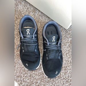 Women’s black On Cloud tennis shoes